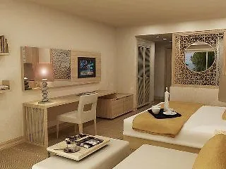 Hotell Tui Day And Night Connected Club Life 4*